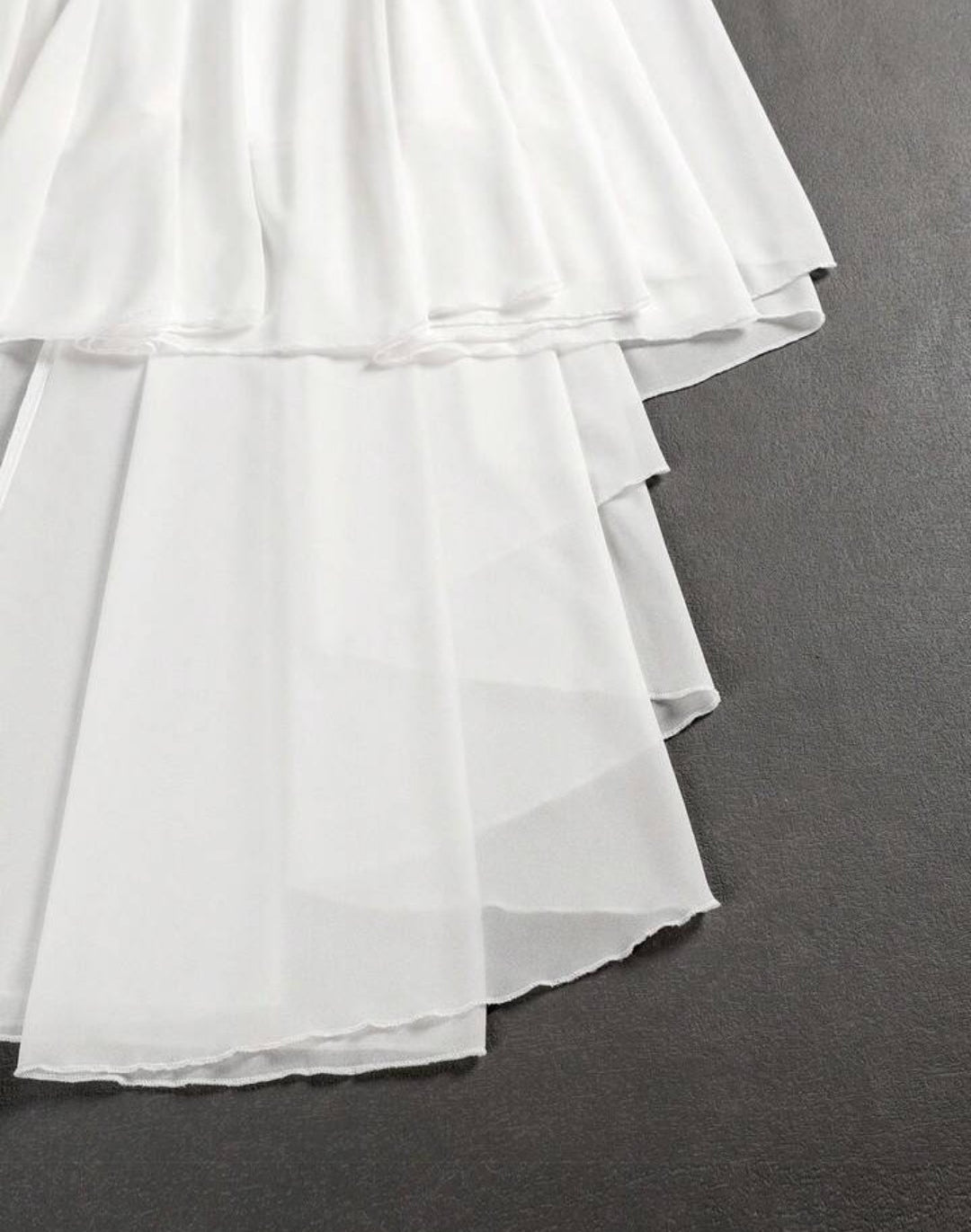 Vestido de Novia Romántico en Gasa y Encaje Floral con Escote en V