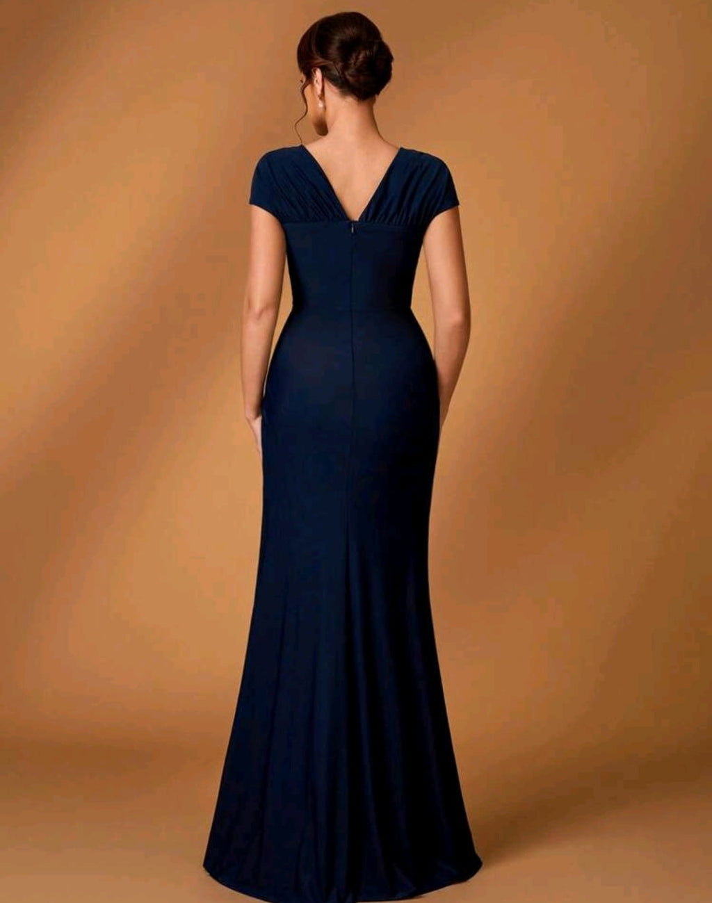 Vestido azul marino con escote corazón tela stretch