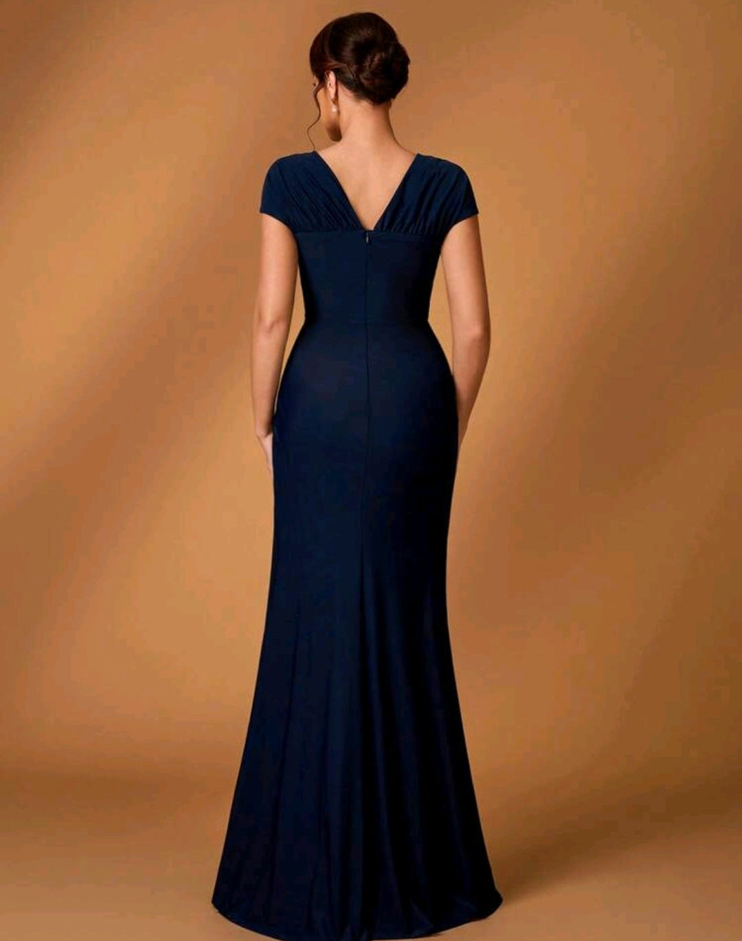 Vestido azul marino con escote corazón tela stretch