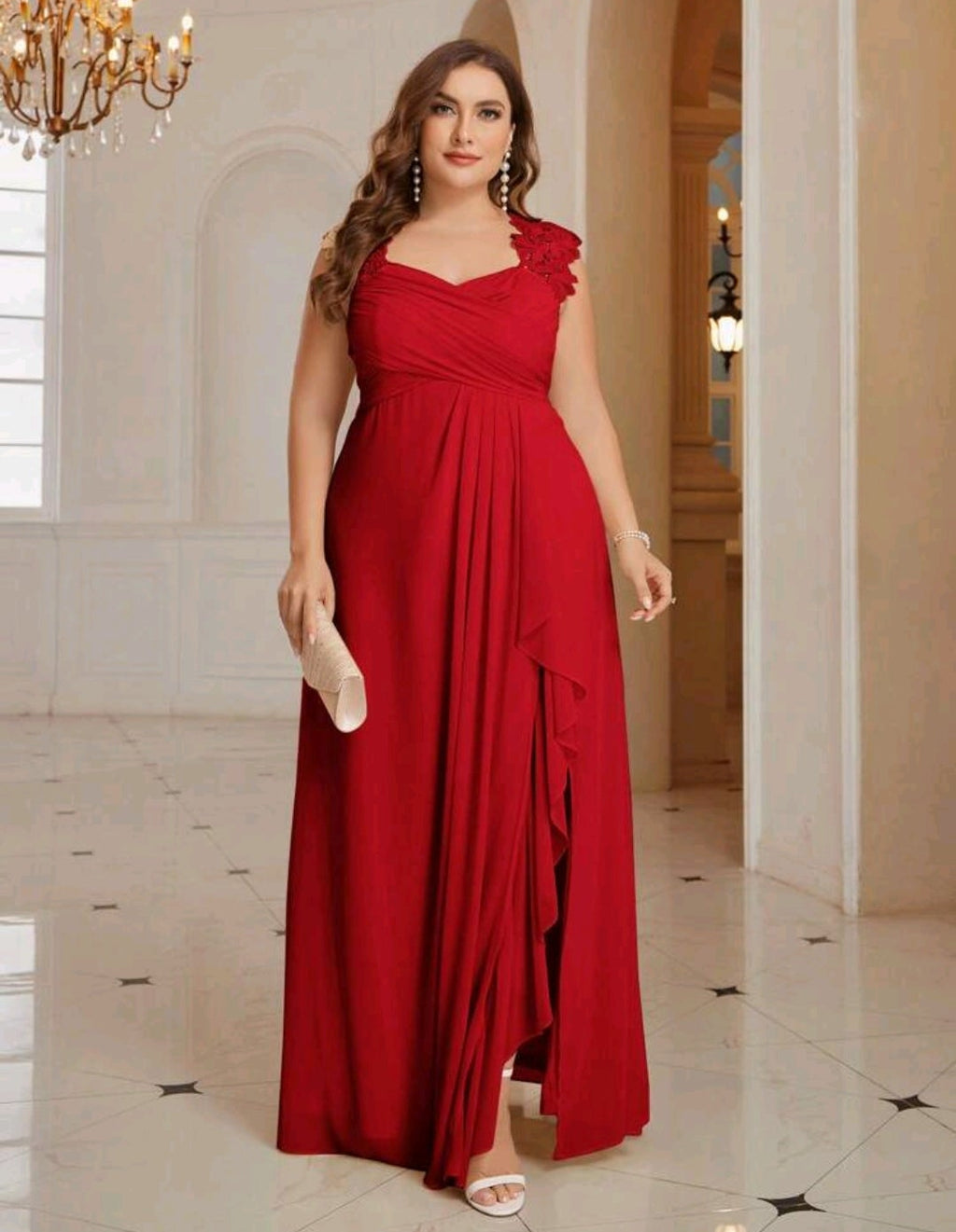Vestido rojo tirante ancho con abertura lateral