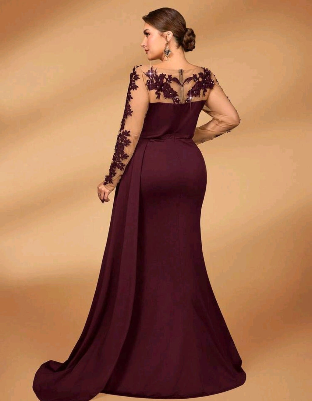 Vestido vino manga larga con transparencia pegado al cuerpo