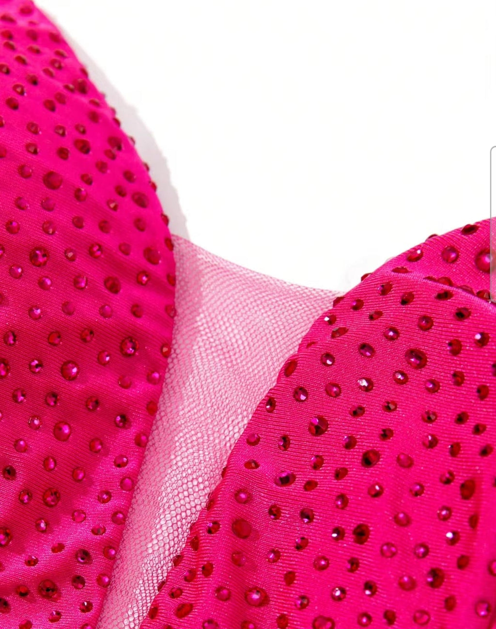 Vestido fucsia espalda abierta corte sirena con abertura lateral