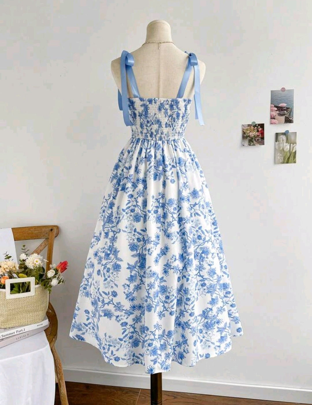 Vestido blanco con estampado floral celeste tirante ajustable