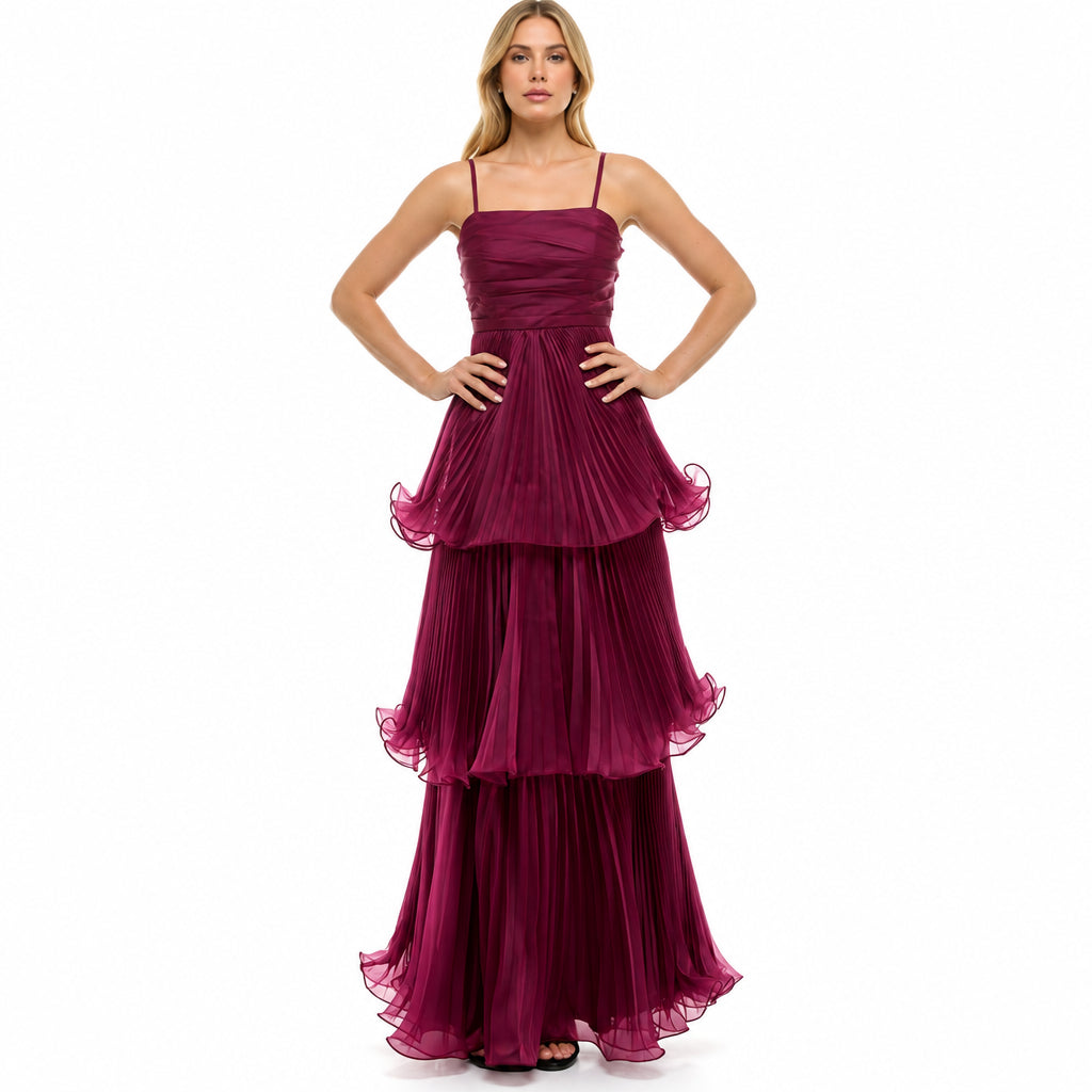 Vestido color eggplant pliasado falda capas tirante delgado brillo sutil