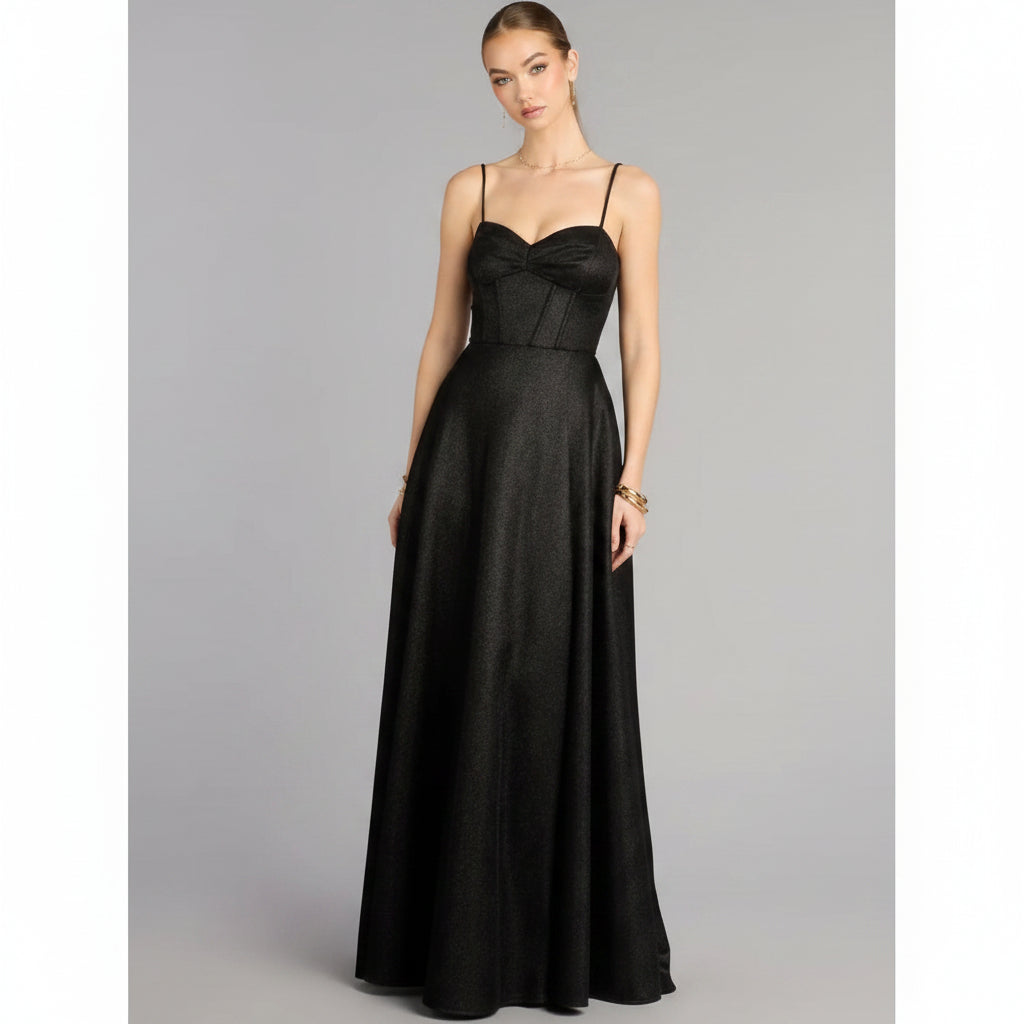Vestido Leyla negro brillante con espalda abierta ajustable