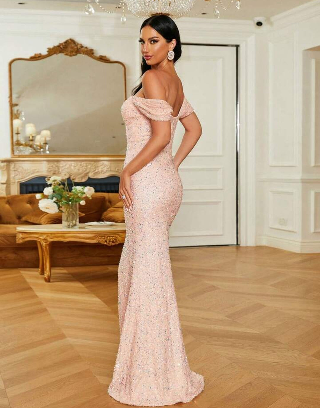 Vestido rosa nude con lentejuelas tornasol corte sirena
