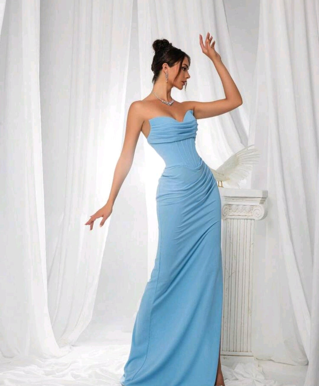 Vestido celeste straple con corsé ajustable