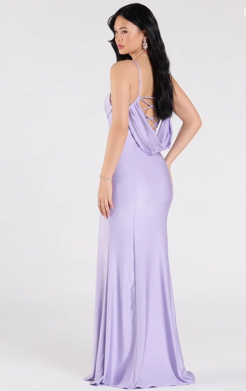 Vestido Lizzie lavanda pegado al cuerpo espalda semi abierta