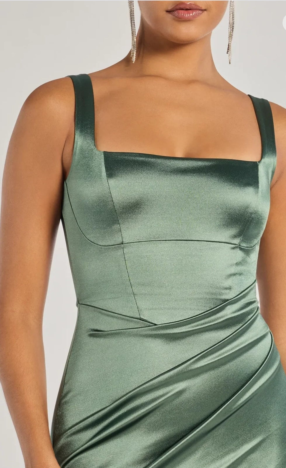 Vestido Rebecca verde eucalipto escote recto