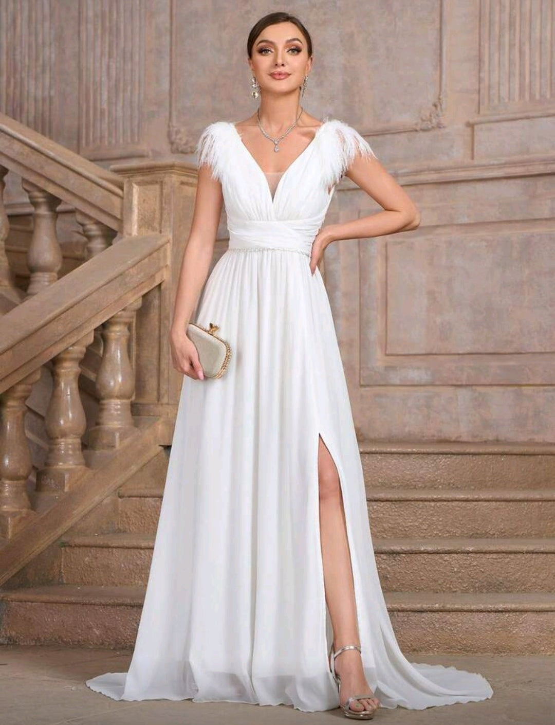 Vestido de Novia "Gala Imperial" con Detalles de Plumas