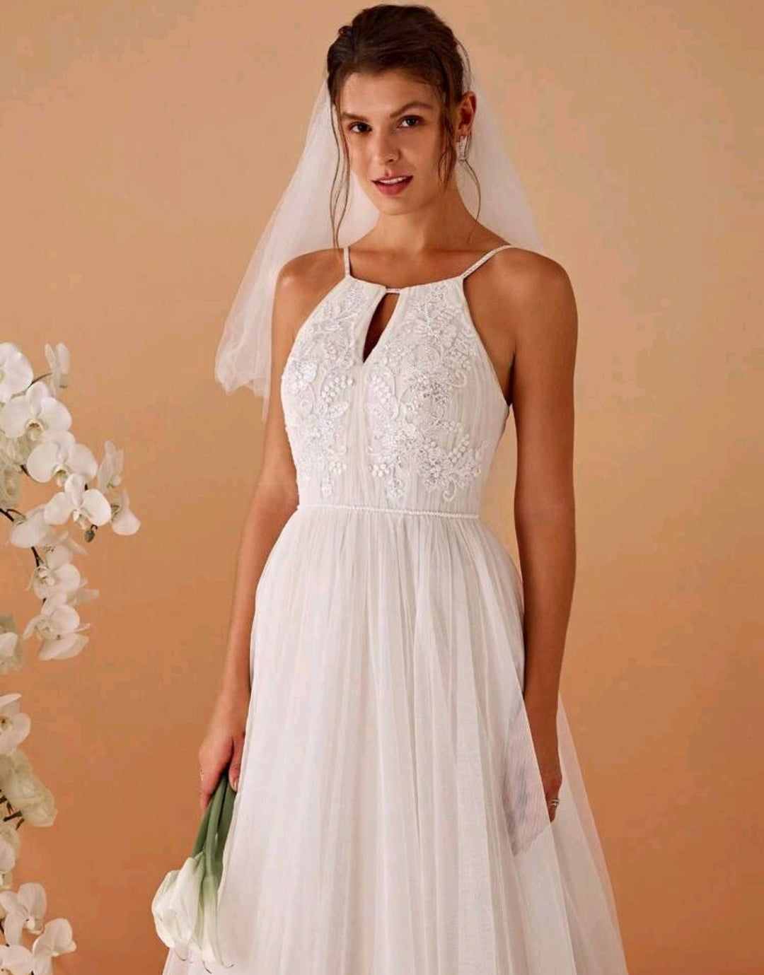 Vestido de Novia Romántico en Tul con Corpiño de Encaje y Escote Halter Keyhole