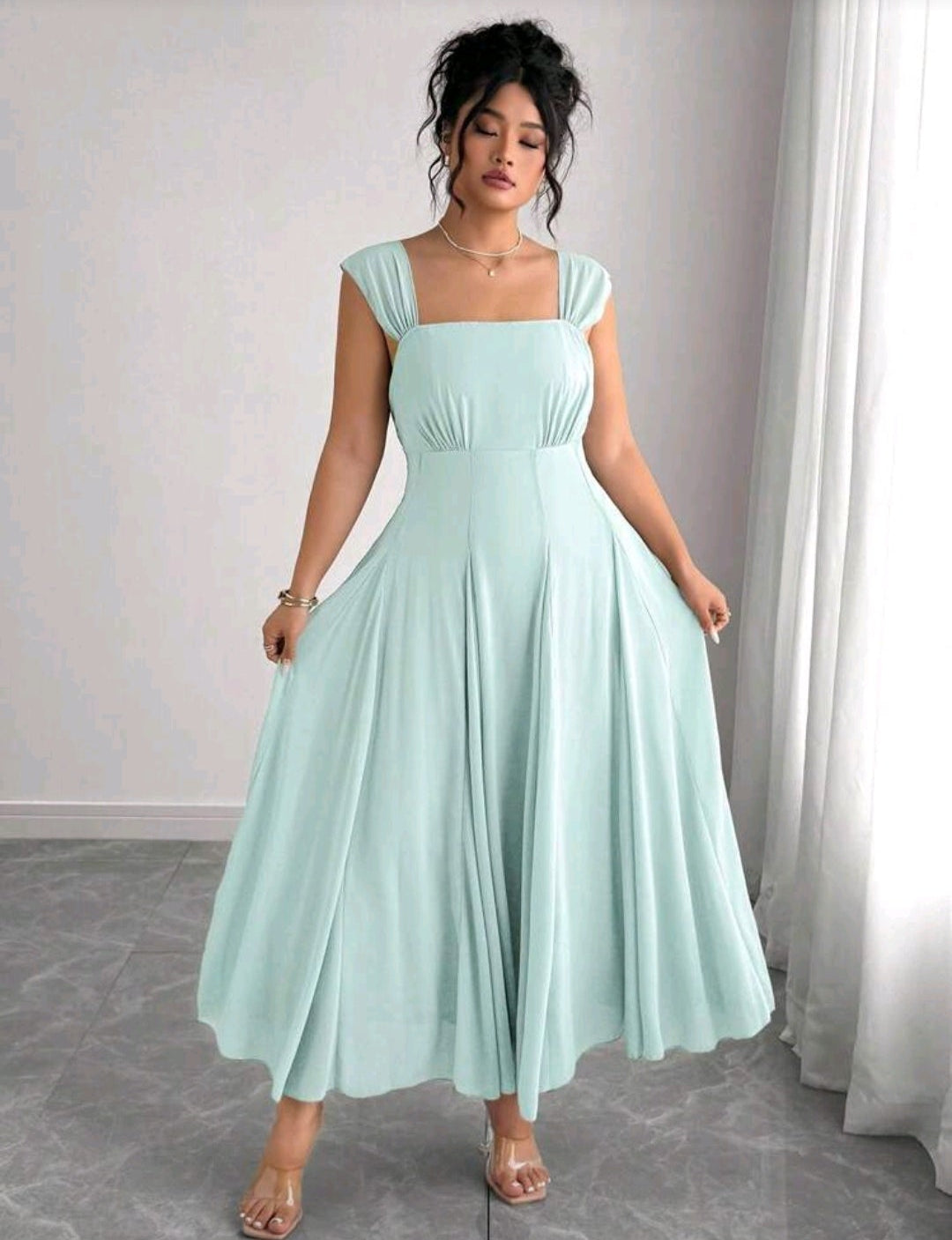 Vestido verde menta con tela chiffon