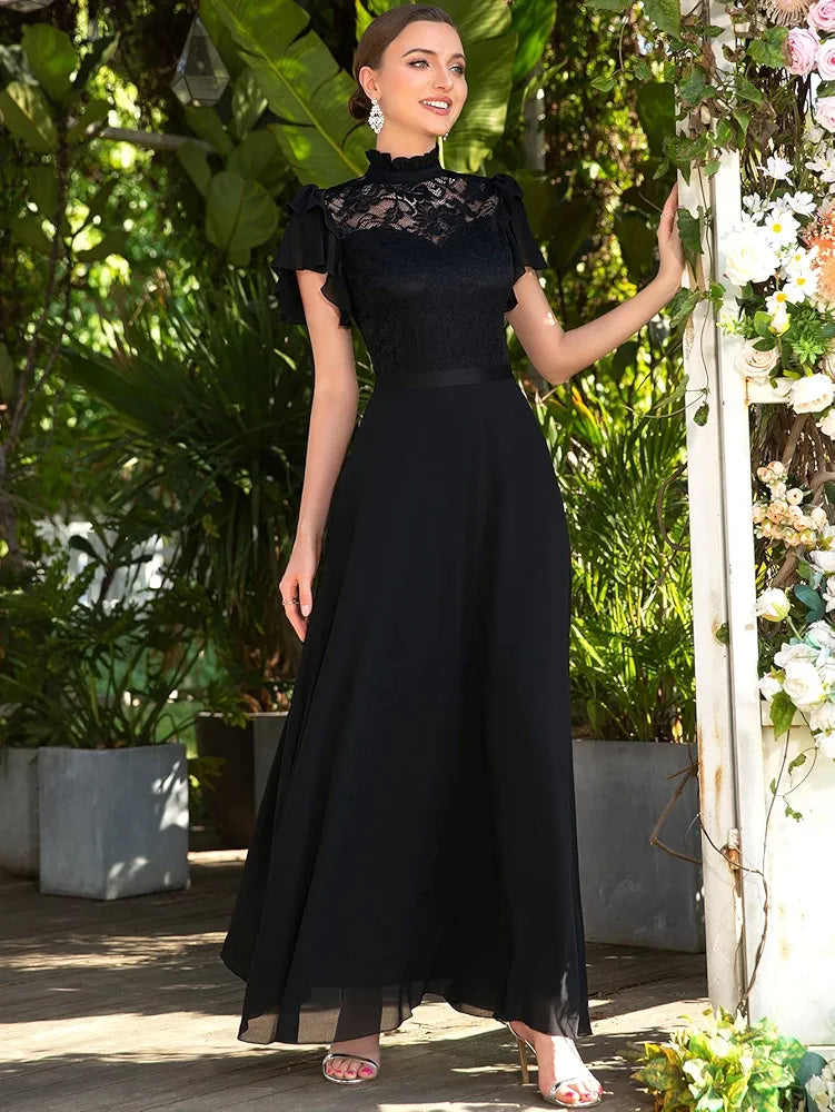 Vestido negro cuello alto con encaje y falda chiffon
