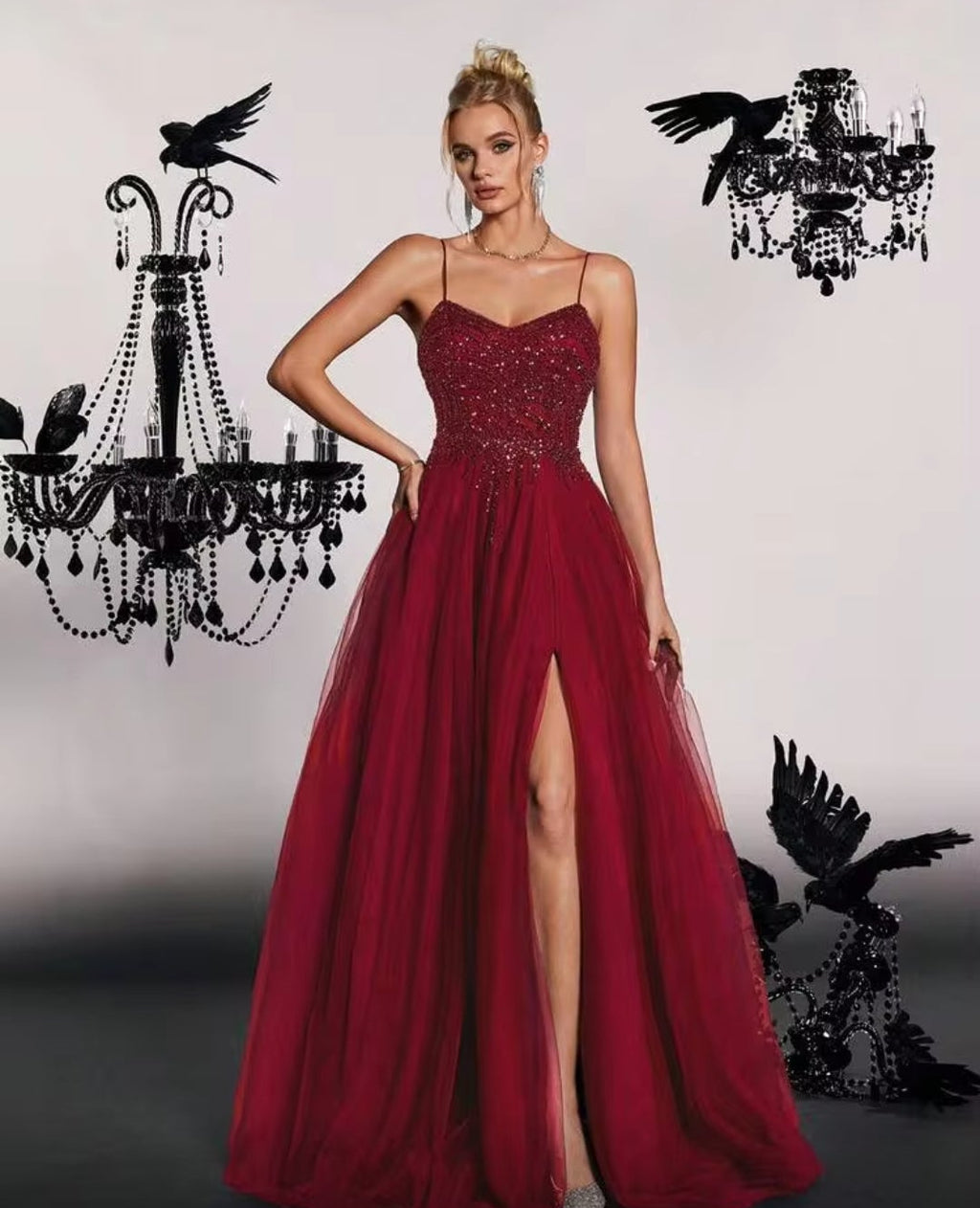 Vestido burgundy con pedrería y falda tul corsé ajustable