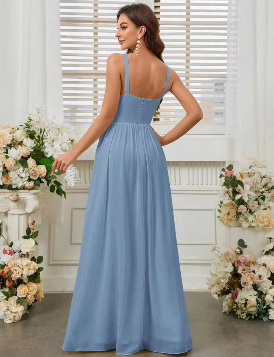 Vestido dusty blue corte A con abertura lateral