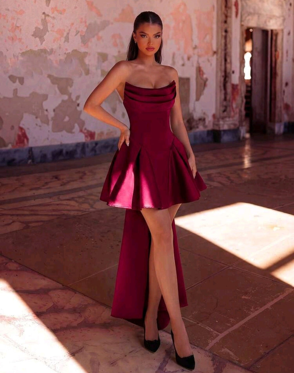 Vestido vino straple mini con lazo grande