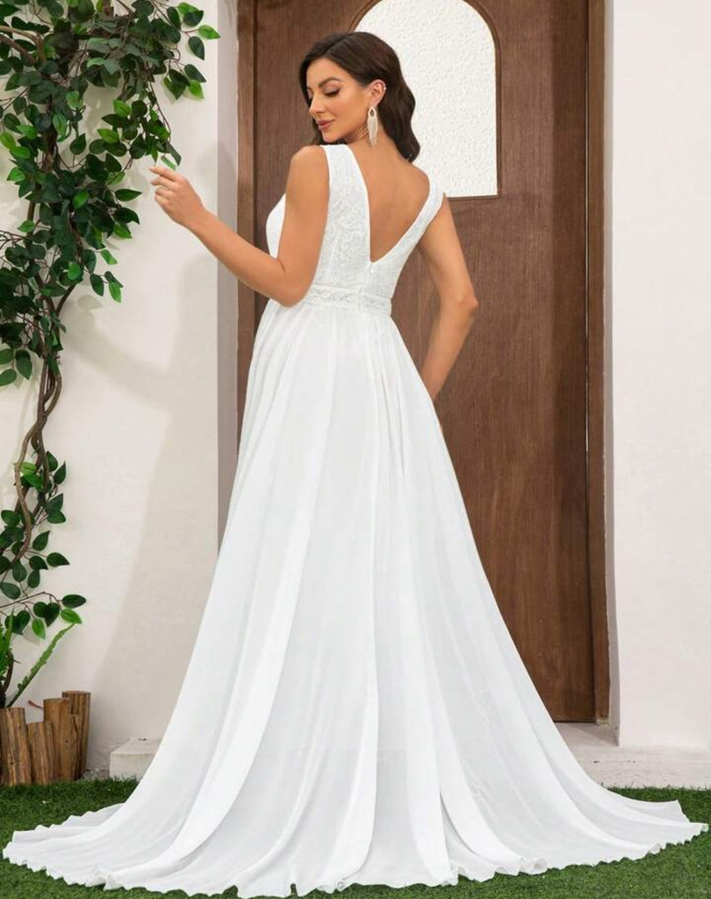 Vestido de Novia Romántico en Gasa y Encaje Floral con Escote en V
