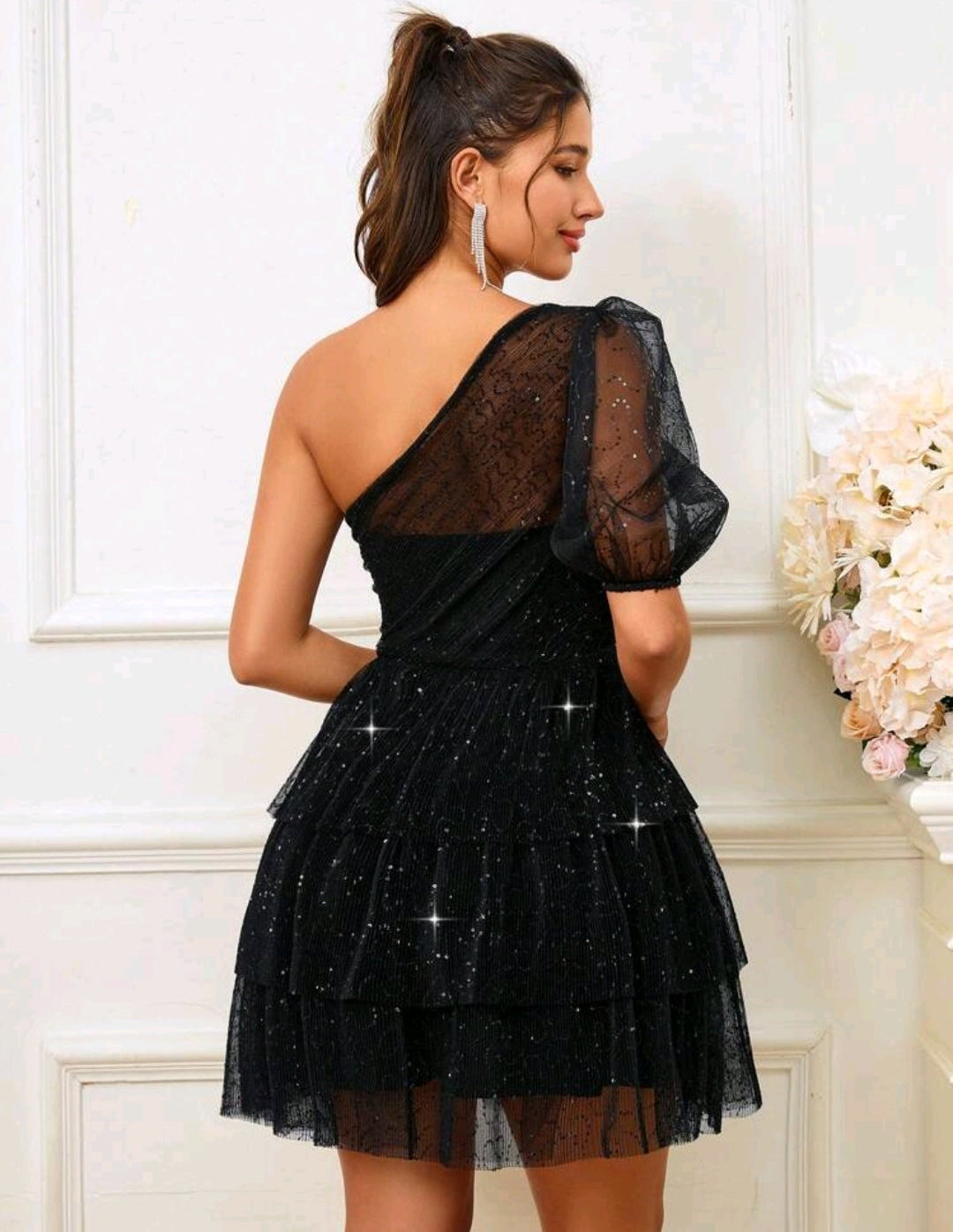 Vestido negro una manga brillante