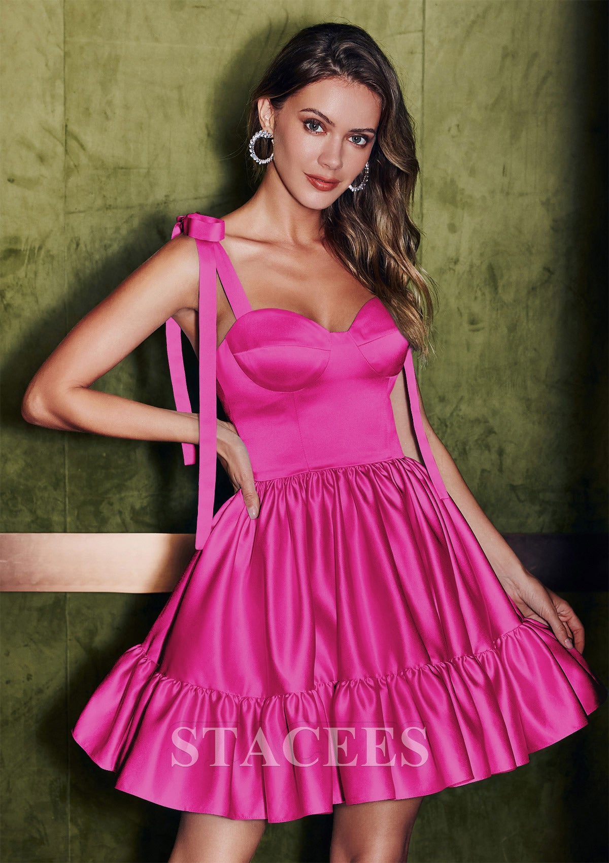 Vestido fucsia corte A con corsé ajustable