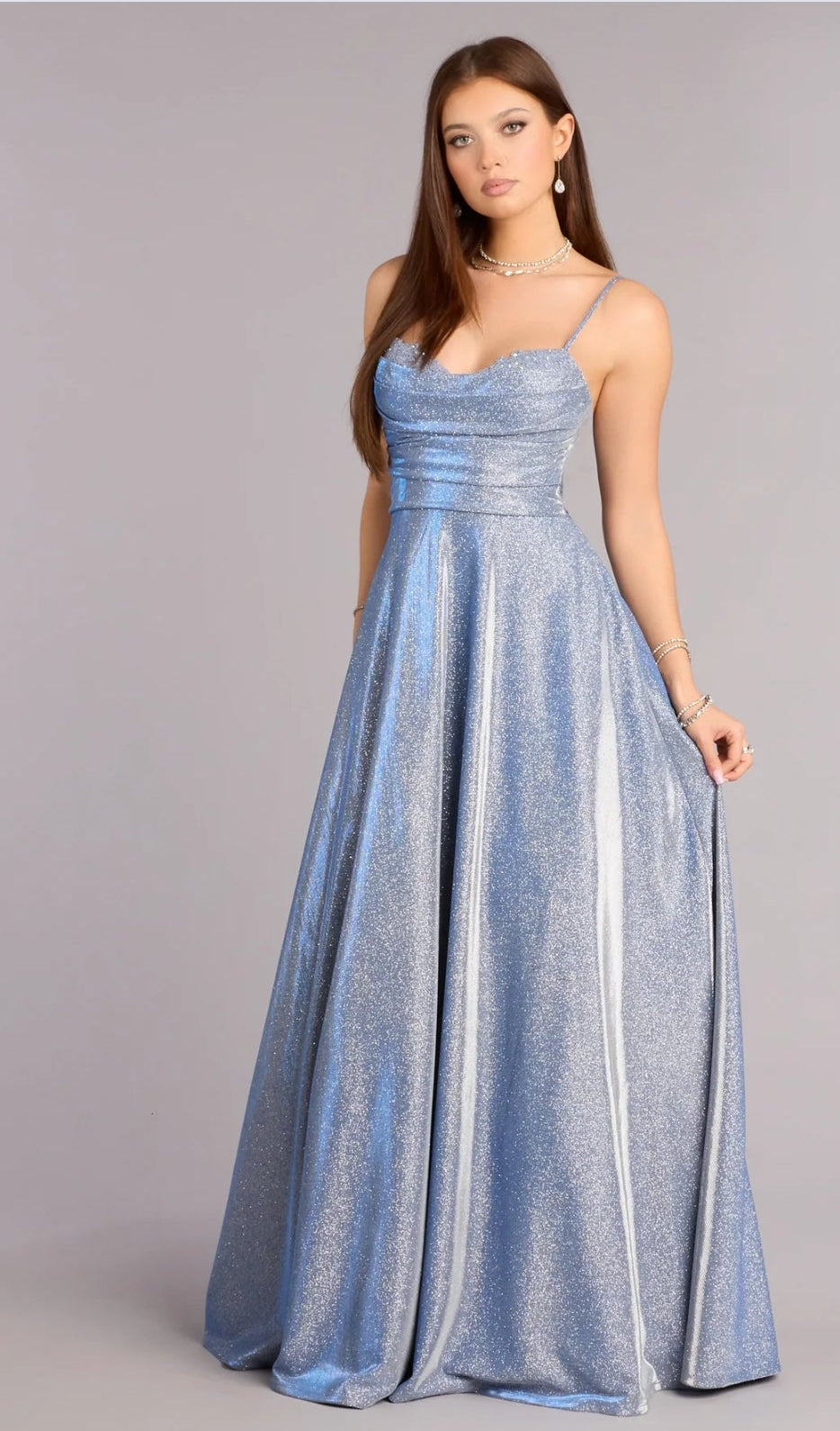 Vestido Skyler light blue brillante corte A