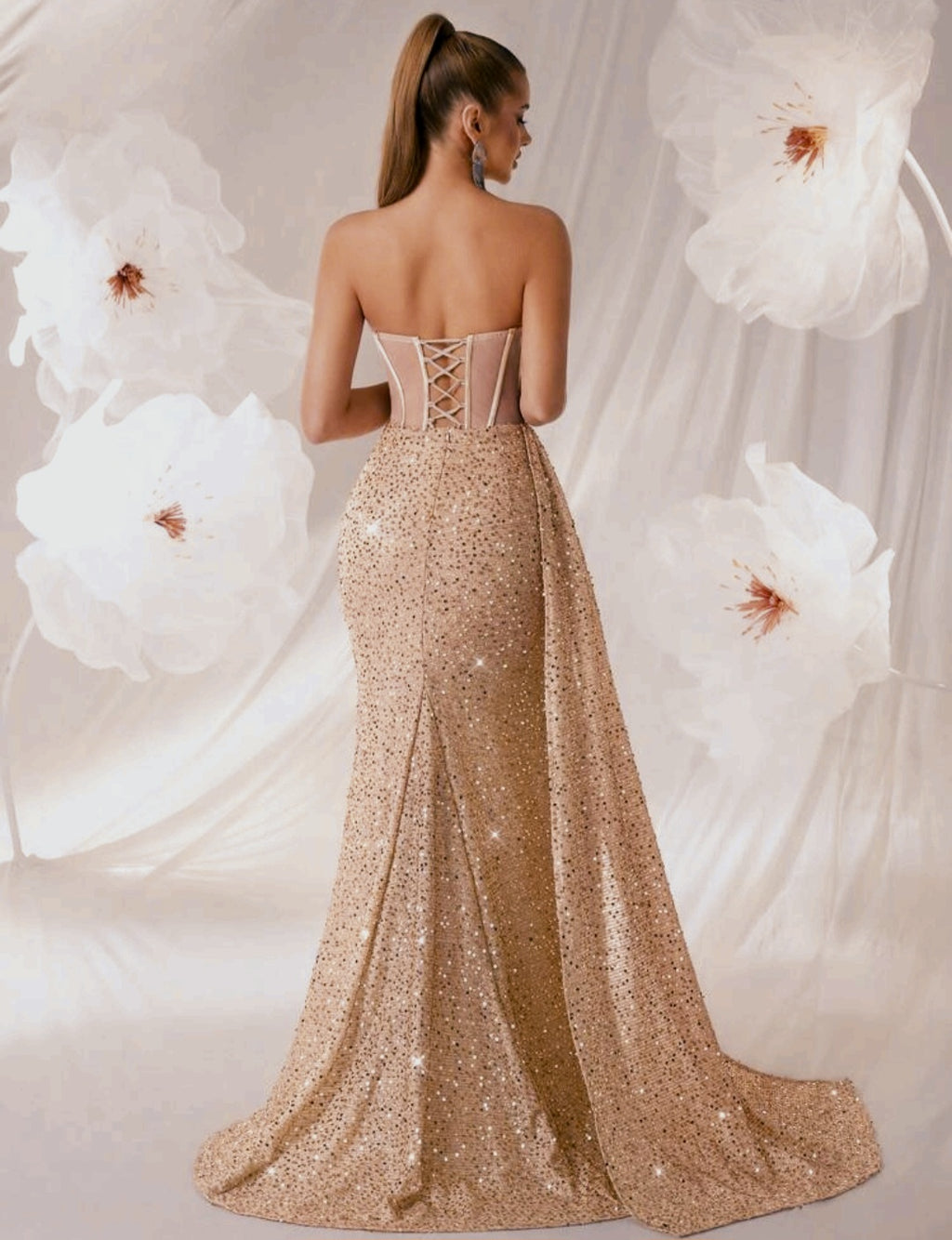 Vestido straple lentejuelas con transparencia