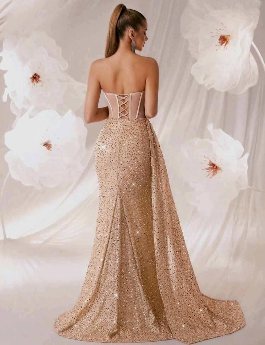 Vestido straple lentejuelas con transparencia