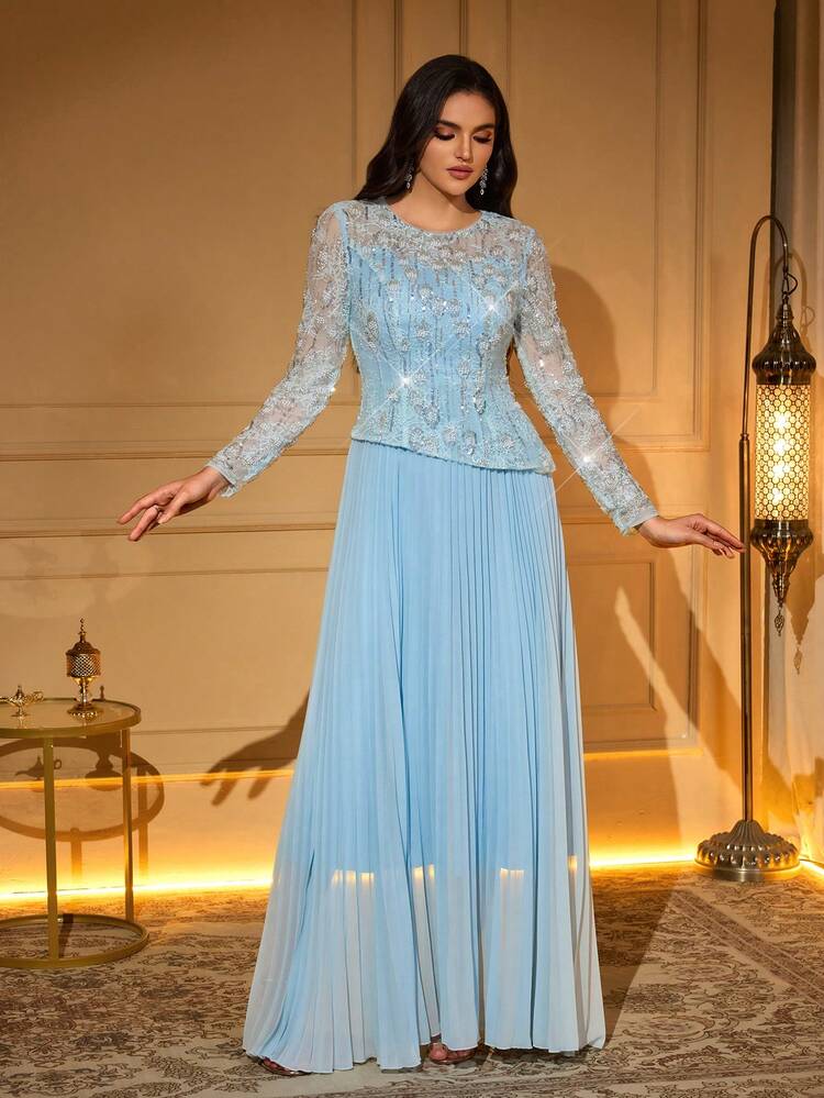 Vestido baby blue con pedrería manga larga y falda chiffon plisada
