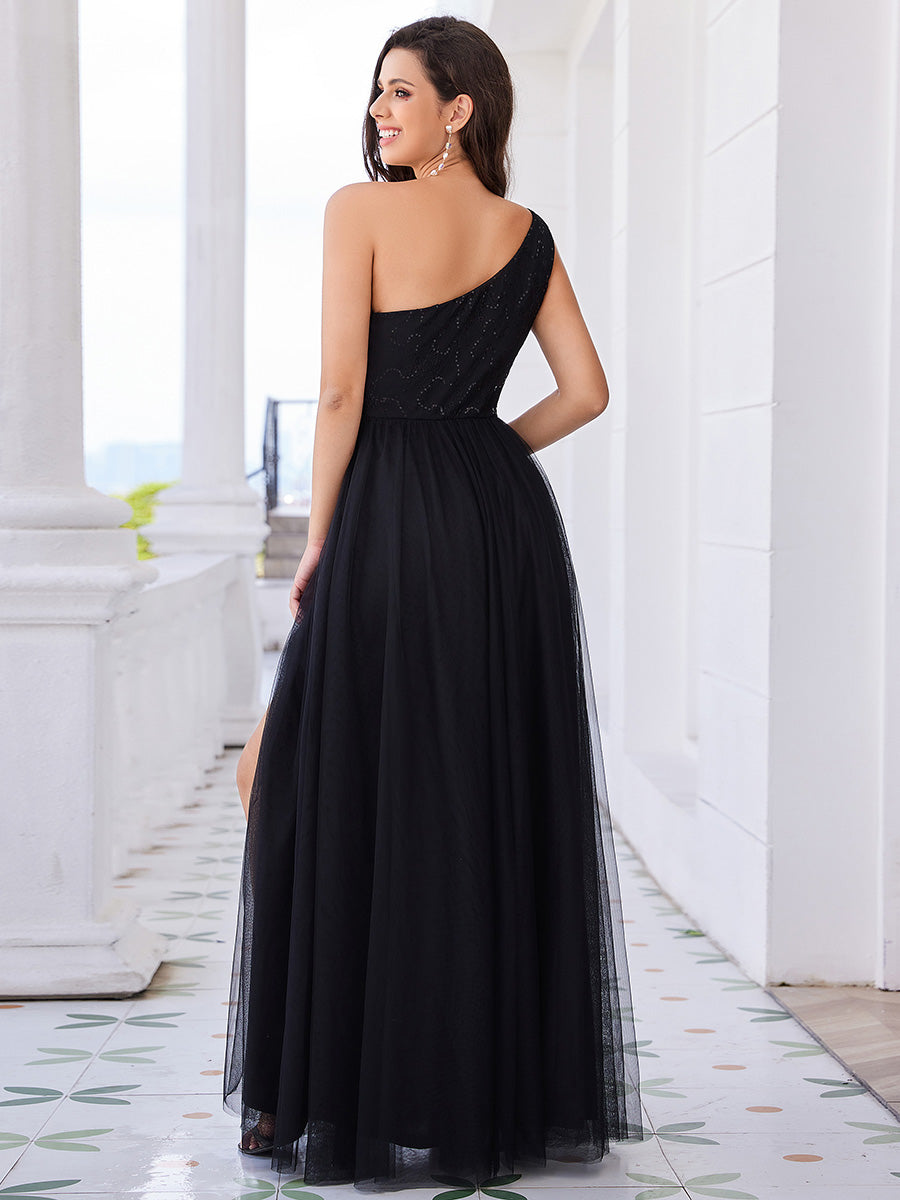 Vestido una manga encaje con lentejuelas y falda tul
