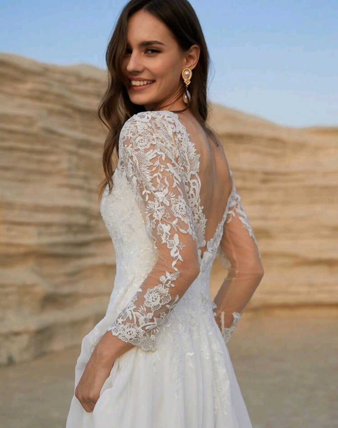 Vestido de Novia Aitana: Elegancia Bohemia en Encaje Ilusión