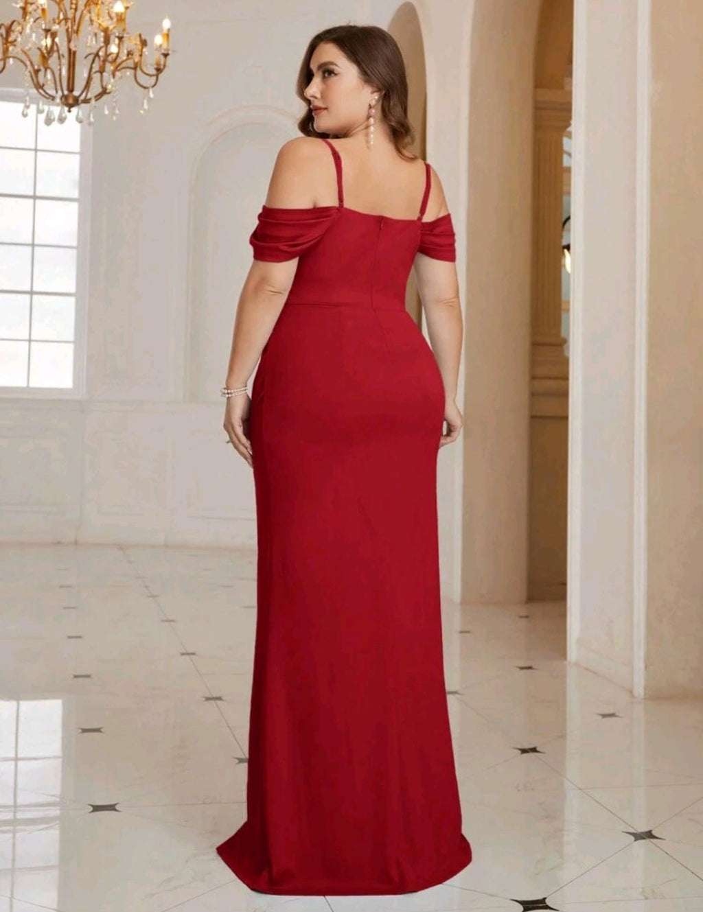 Vestido rojo cherry off-the-shoulder corte recto