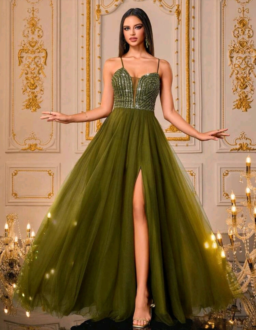 Vestido verde oliva bordado con pedrería