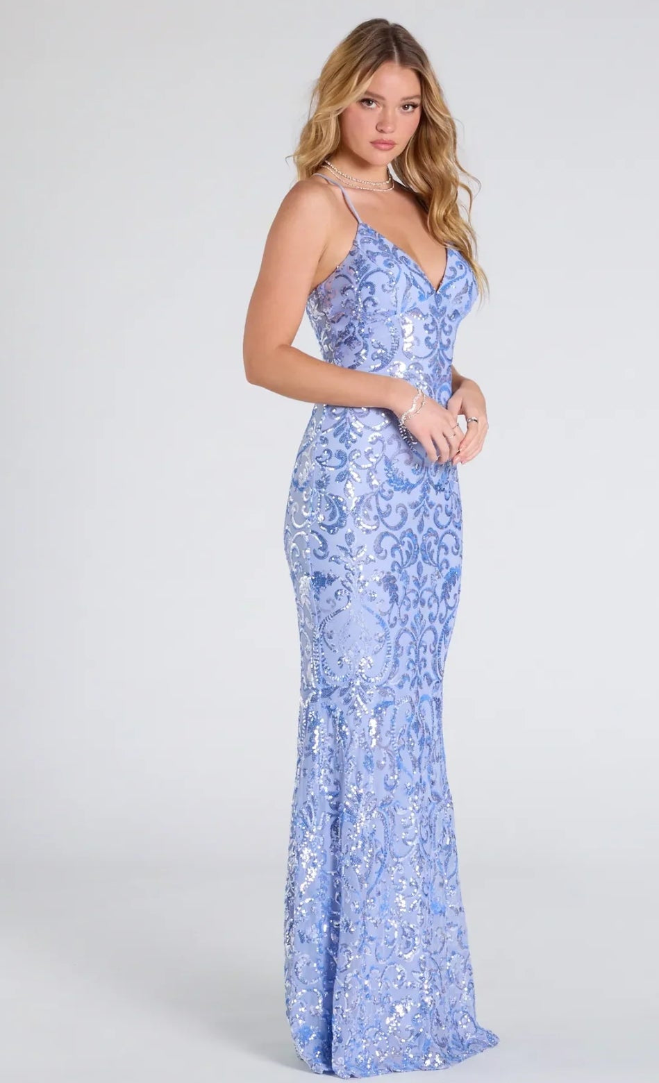 Vestido Bethanie dusty blue tornasol plateado espalda abierta