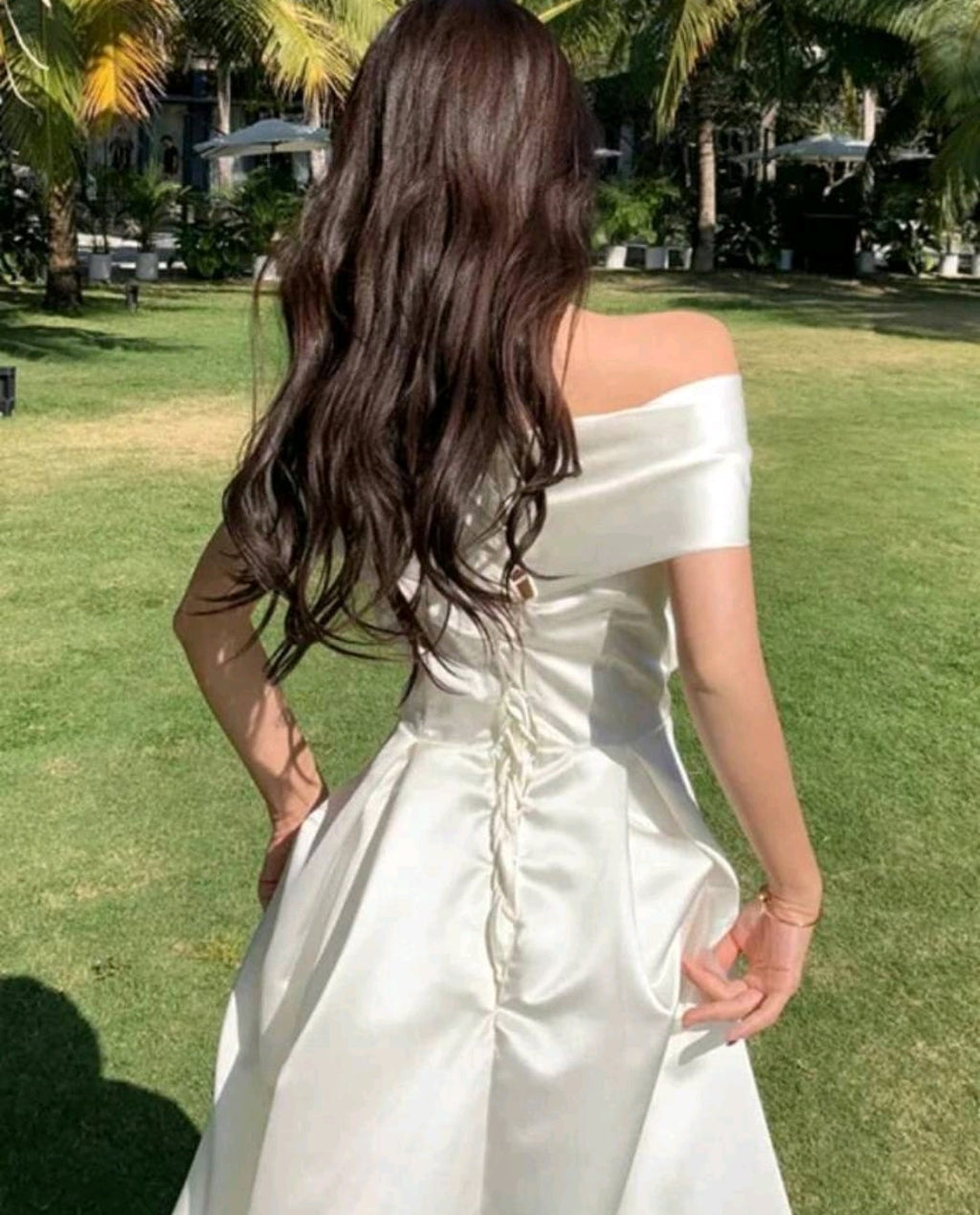 Vestido blanco midi off-the-shoulder