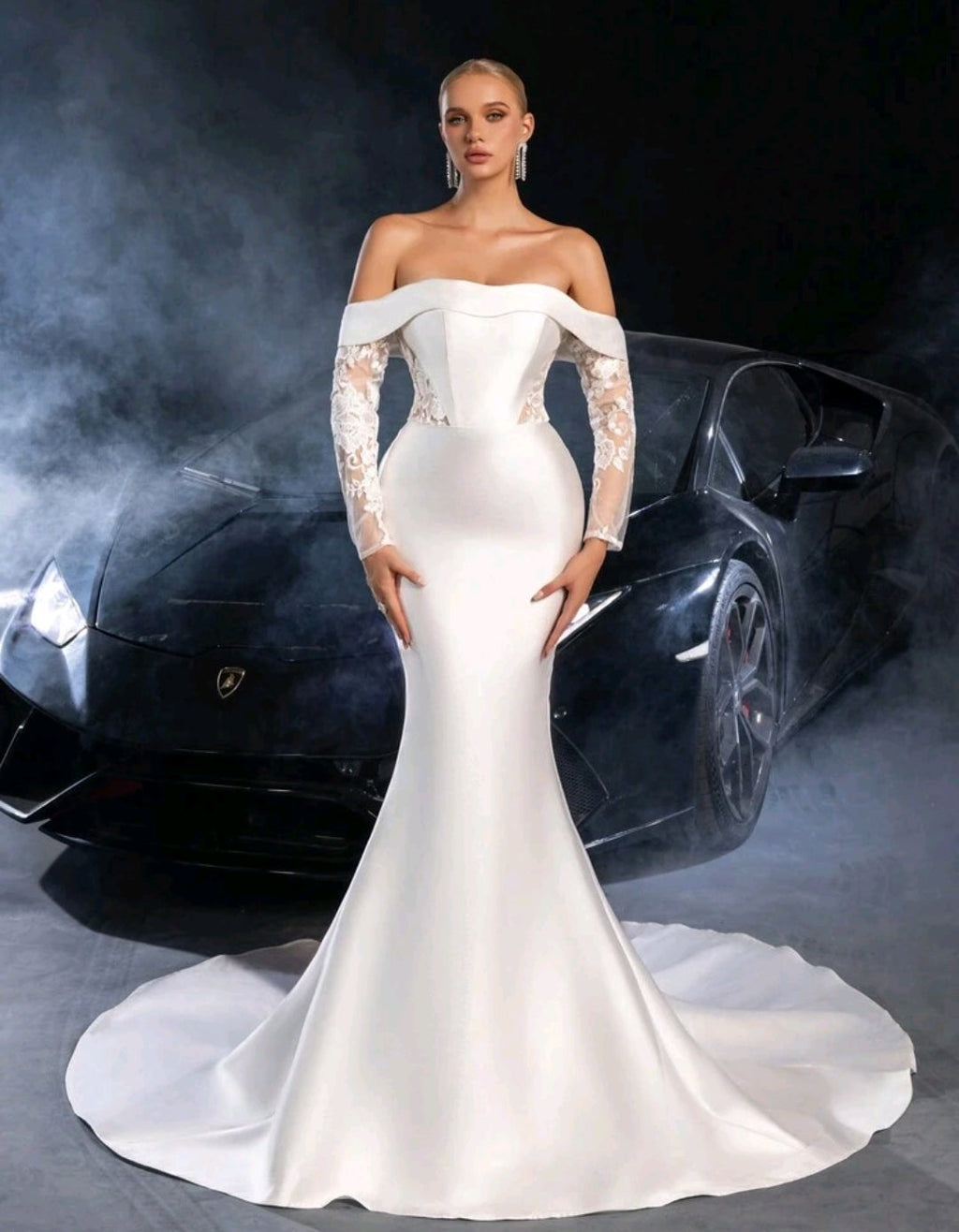 Vestido de Novia "Siren Elegance": Satén y Encaje Floral