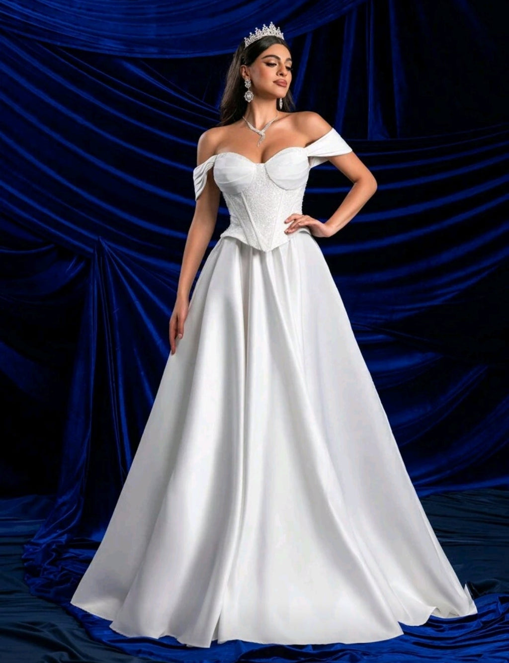 Vestido de Novia "Reina de Corazones" – Majestuosidad en Raso y Pedrería
