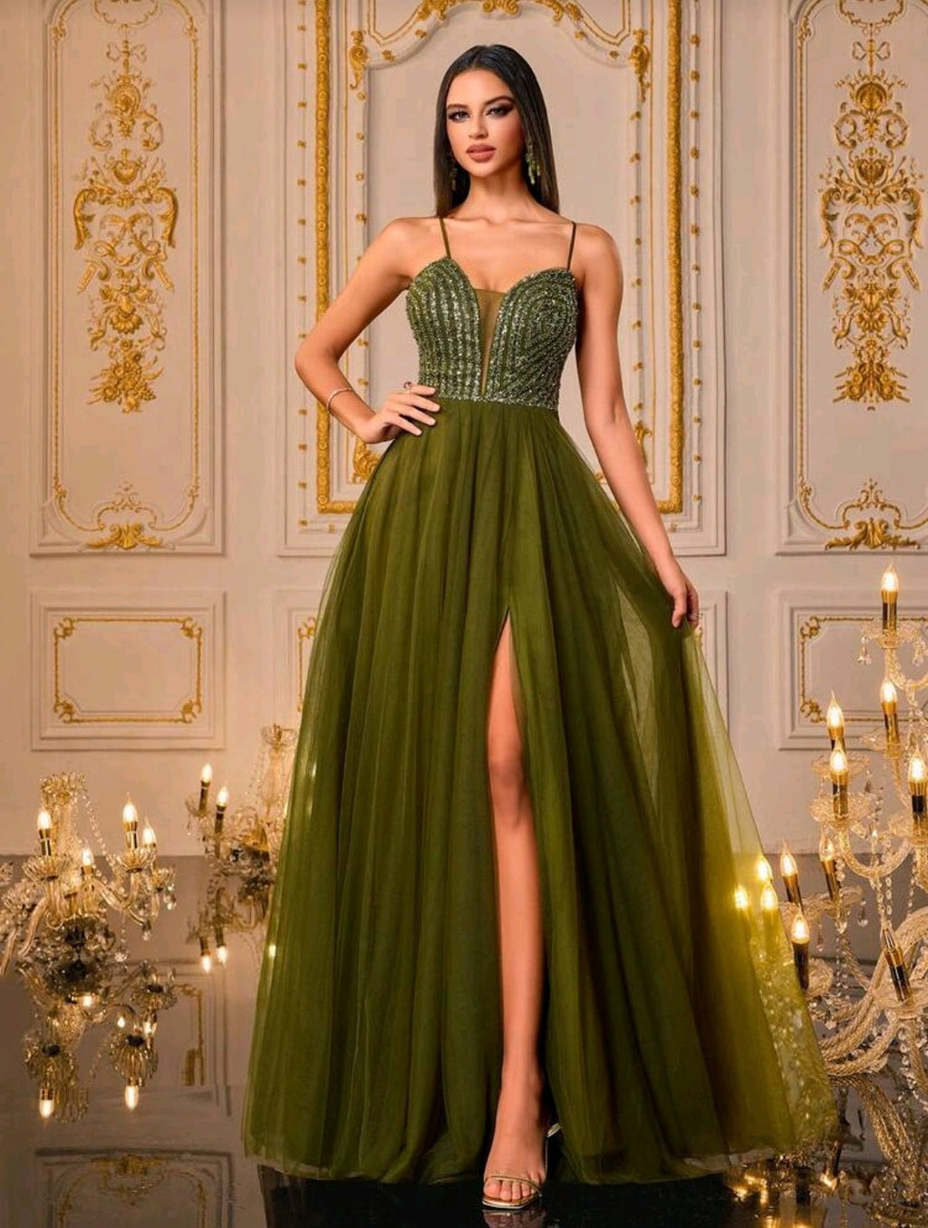 Vestido verde oliva bordado con pedrería