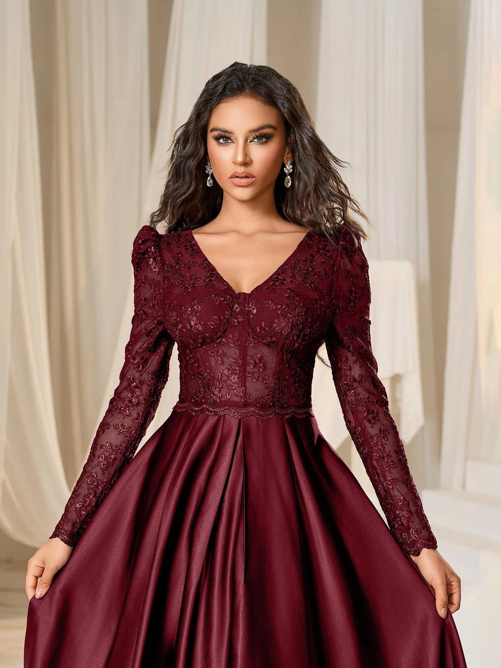 Vestido manga larga con transparencia