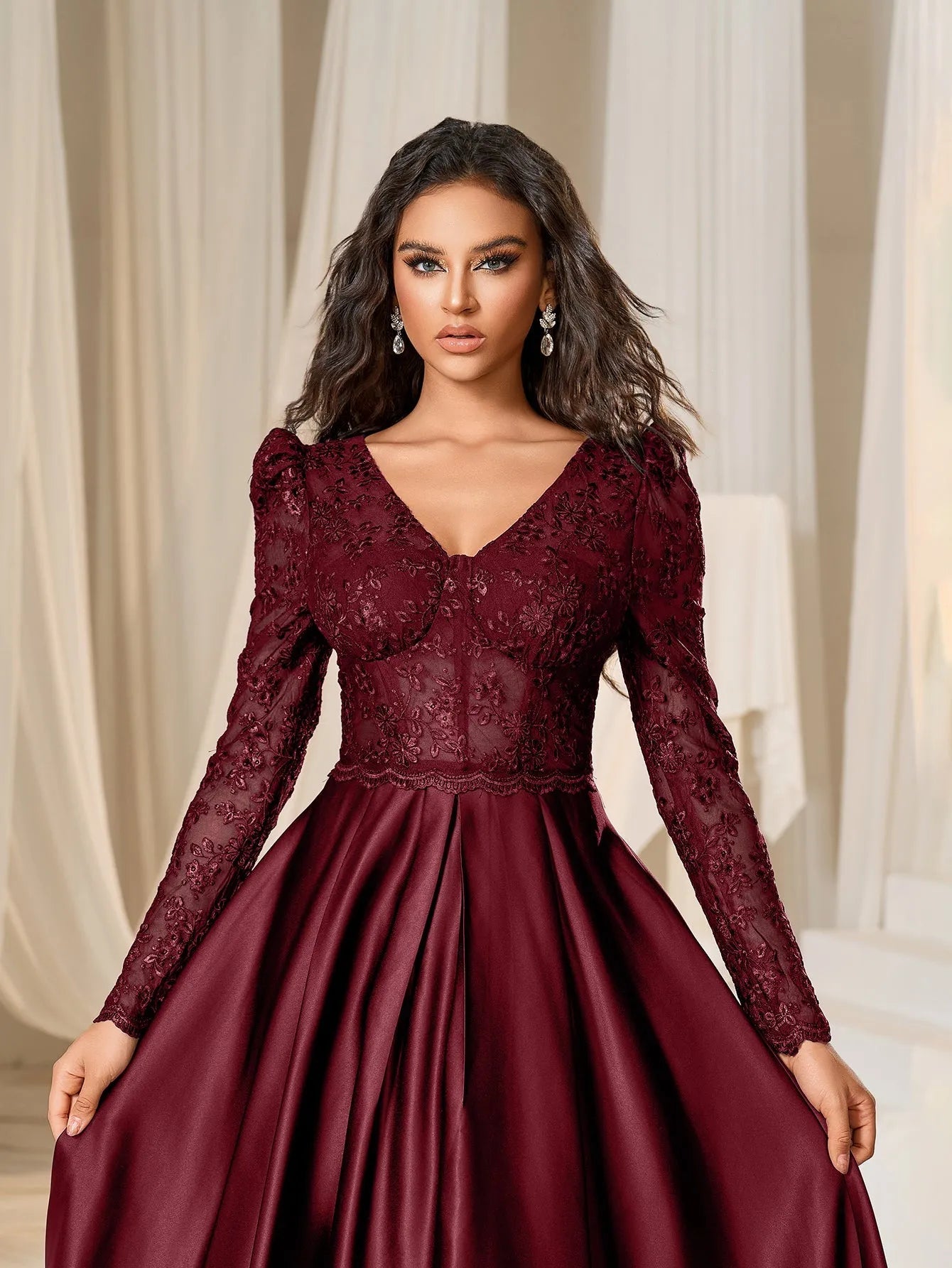 Vestido manga larga con transparencia