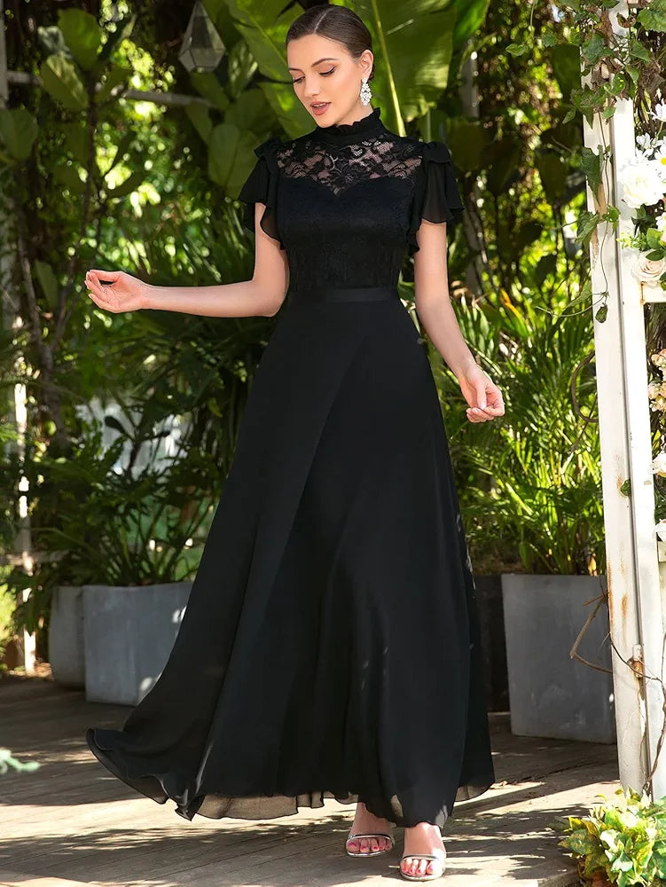 Vestido negro cuello alto con encaje y falda chiffon