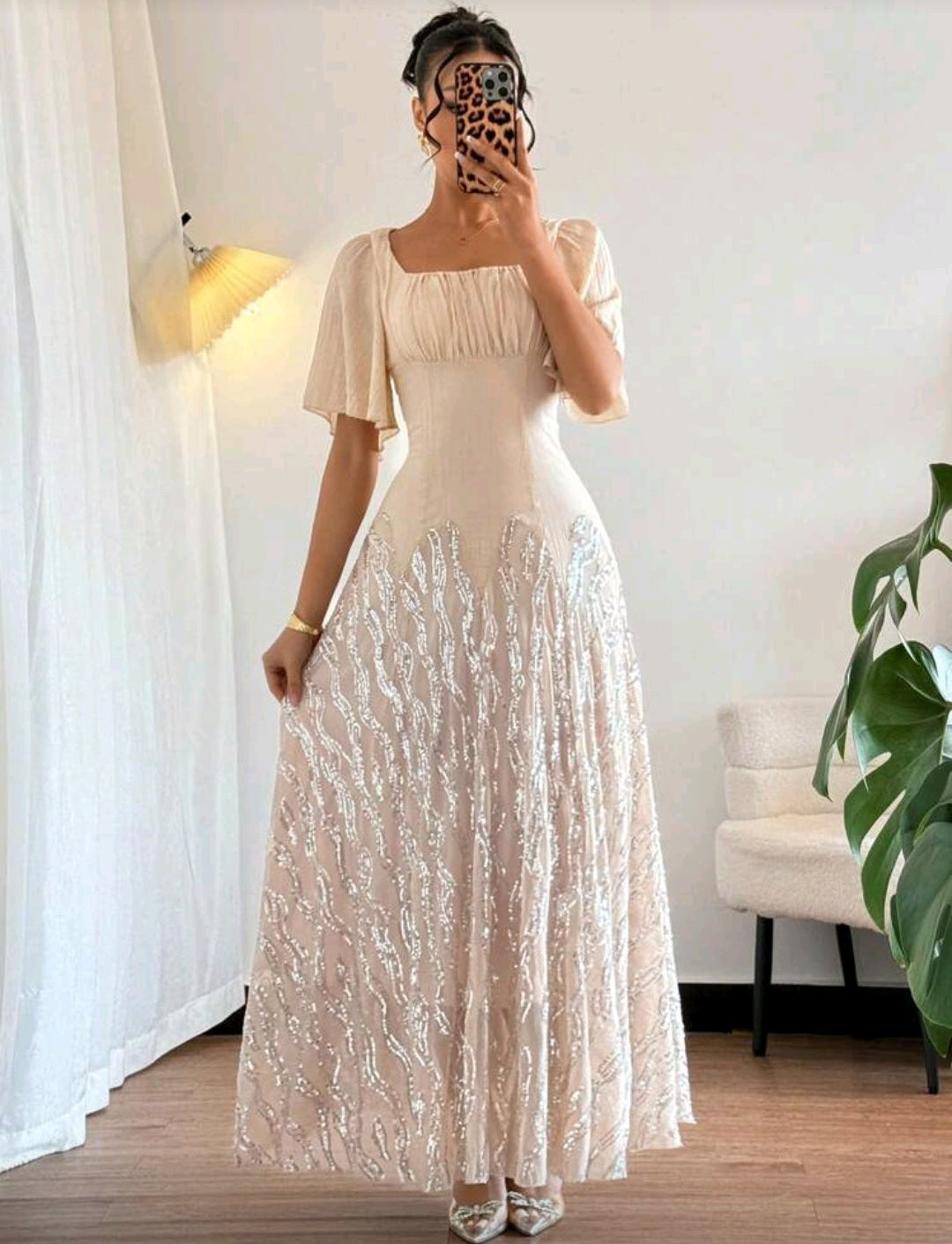 Vestido color Apricot con lentejuelas plateadas