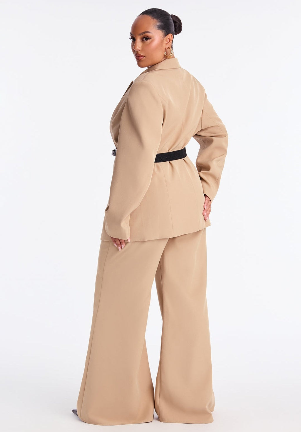 Traje 2 piezas color taupe incluye faja negra