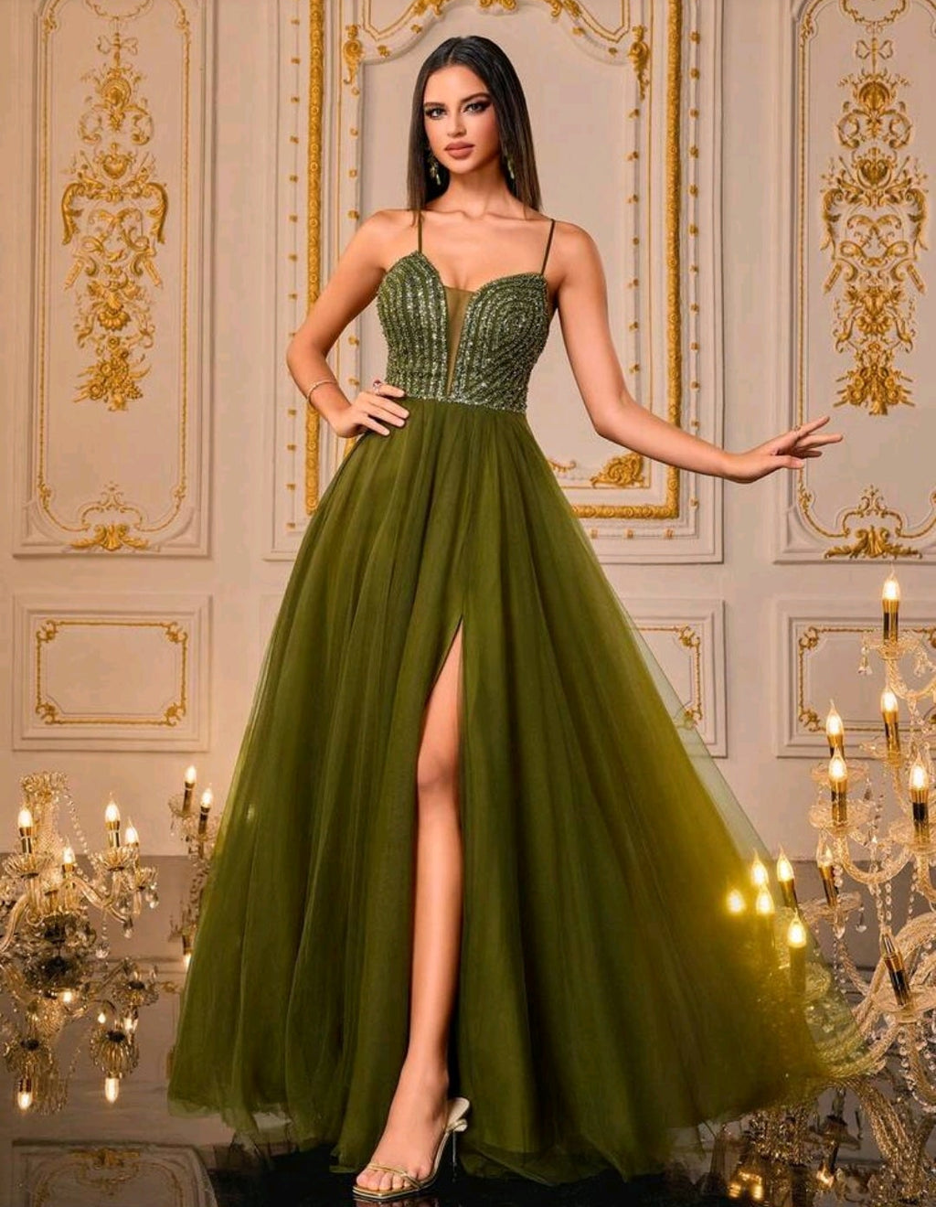 Vestido verde oliva bordado con pedrería