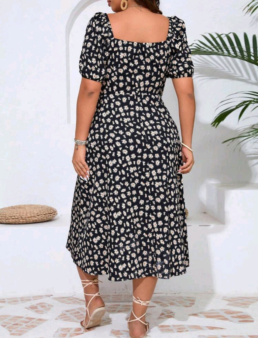 Vestido negro con flores blancas y amarillo