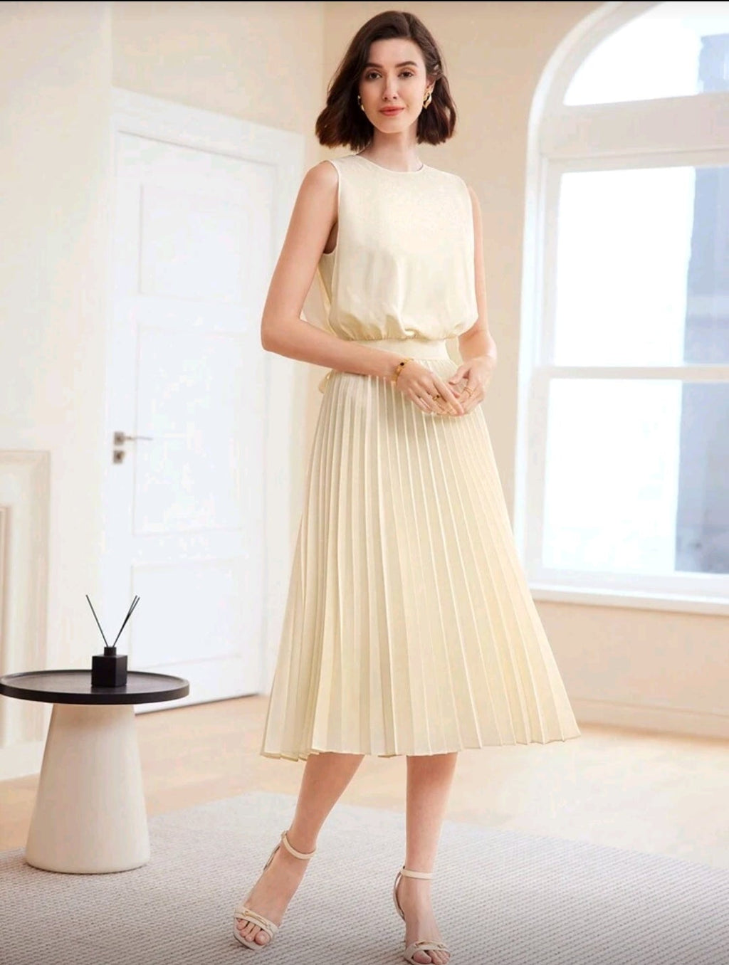 Vestido beige formal plisado