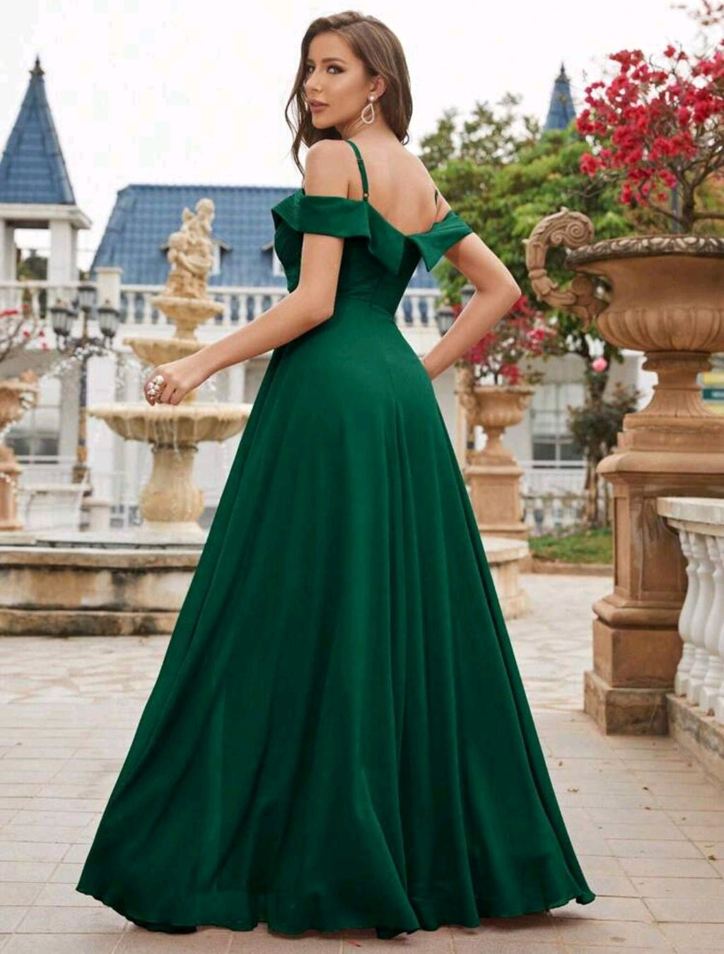 Vestido verde oscuro off-the-shoulder corte A