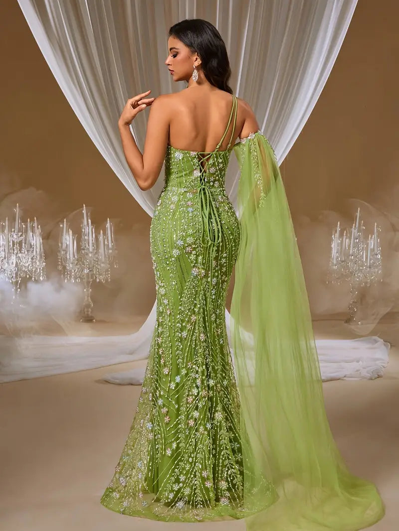 Vestido verde sage con pedrería floral de una manga