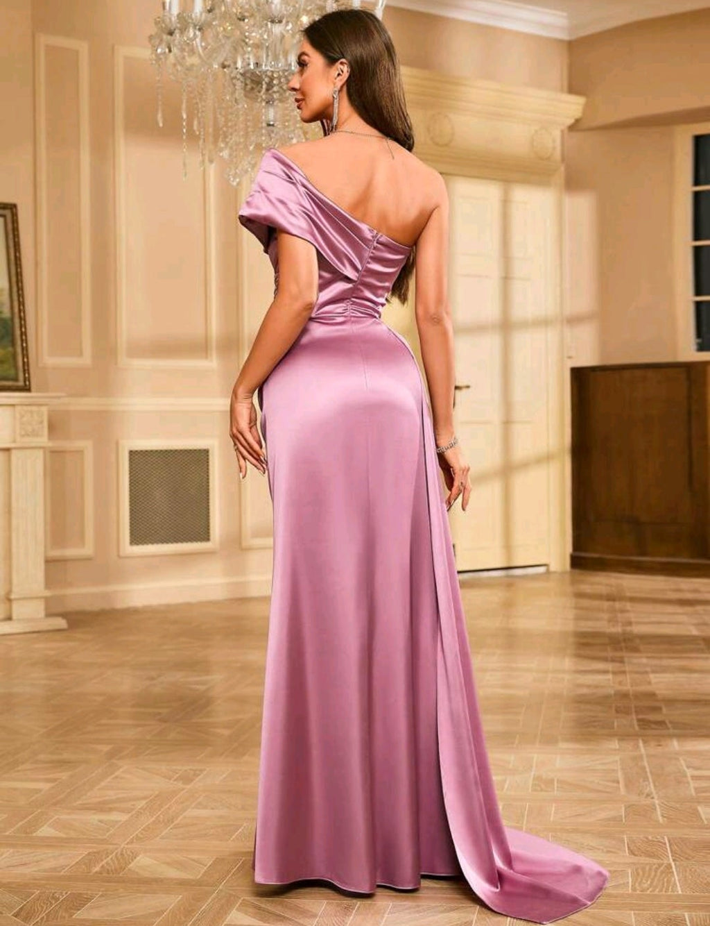 Vestido satinado de una manga