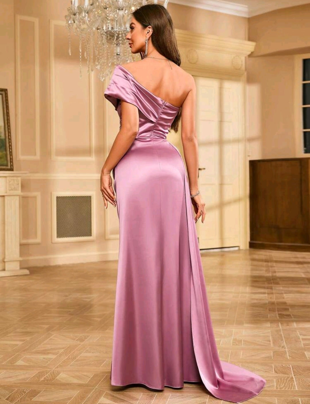 Vestido satinado de una manga