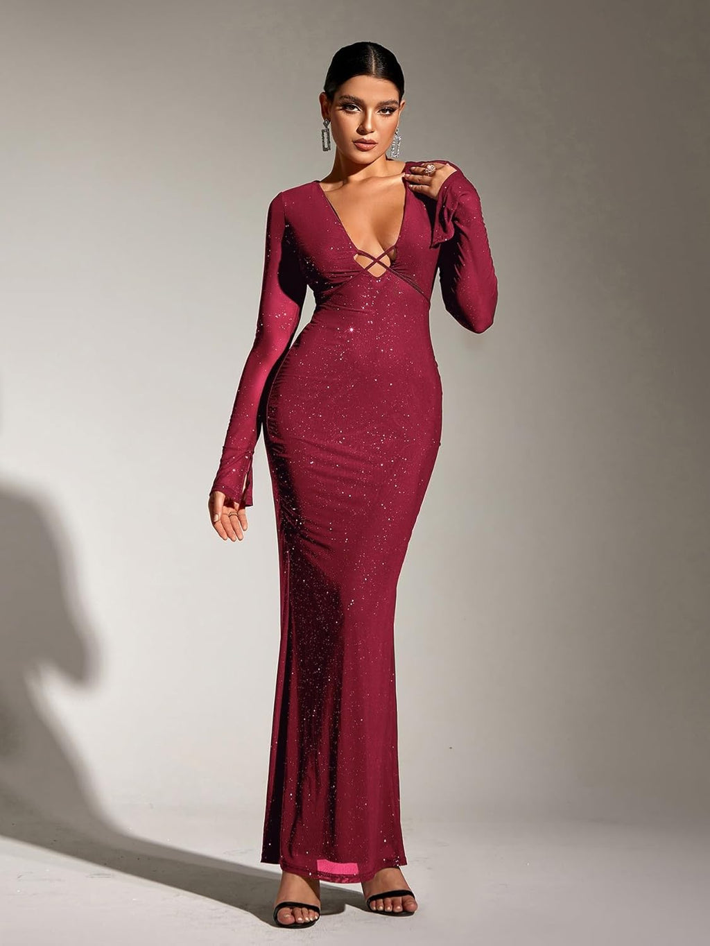Vestido vino rojizo manga larga con escote pronunciado