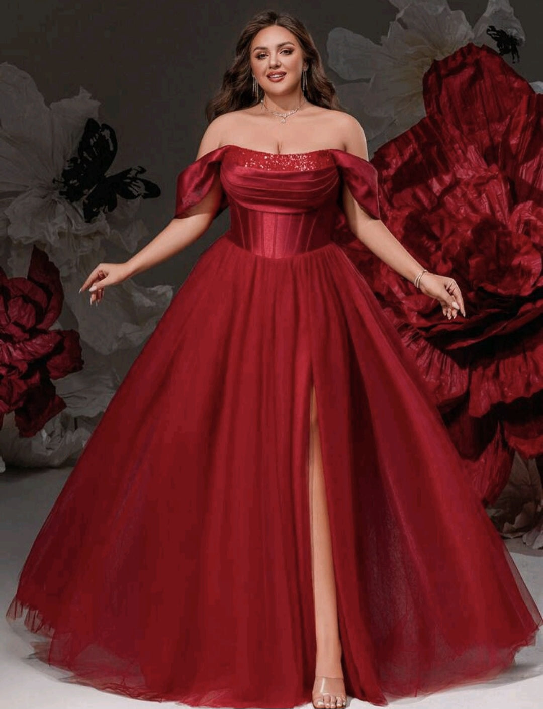 Vestido burgundy off-the-shoulder falda tul con corsé ajustable